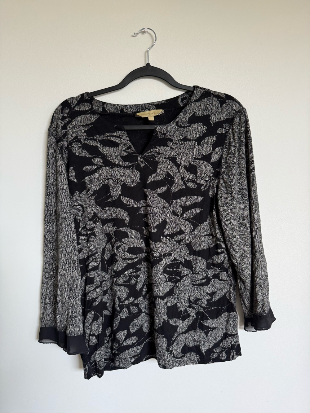 Kerry Brooke Women’s Black and Gray Patterned Long Sleeve Top